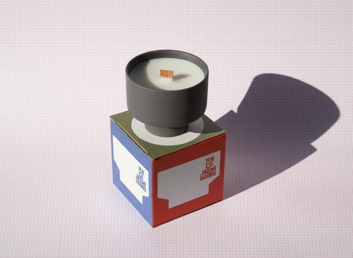 JAEMI GOODS Black Coconut Wax Candle with Crackling Wood WickM